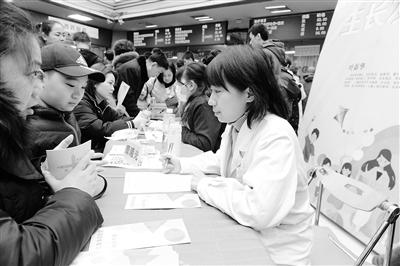 蘭州大學(xué)第一醫(yī)院舉行“新年！新高度！”兒童保健義診活動(dòng)