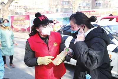 用點滴善舉筑就強大正能量 蘭州市各級道德模范、蘭州好人齊心援助抗擊疫情一線