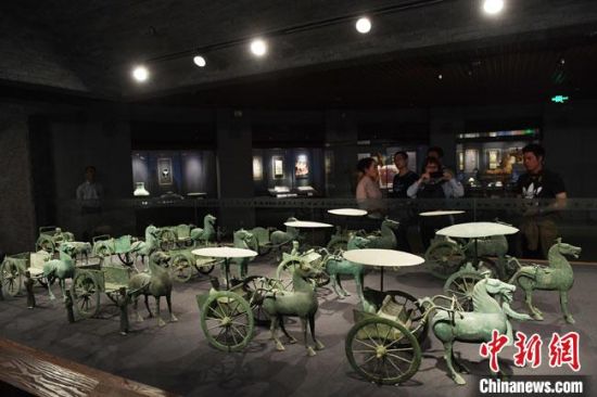 圖為甘肅省博物館展陳的東漢銅奔馬車陣。(資料圖) 楊艷敏 攝