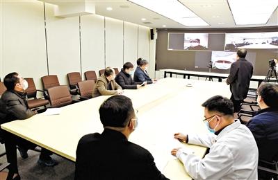 蘭大校長嚴(yán)純?nèi)A等視頻連線蘭大一院、二院支援湖北醫(yī)療隊員