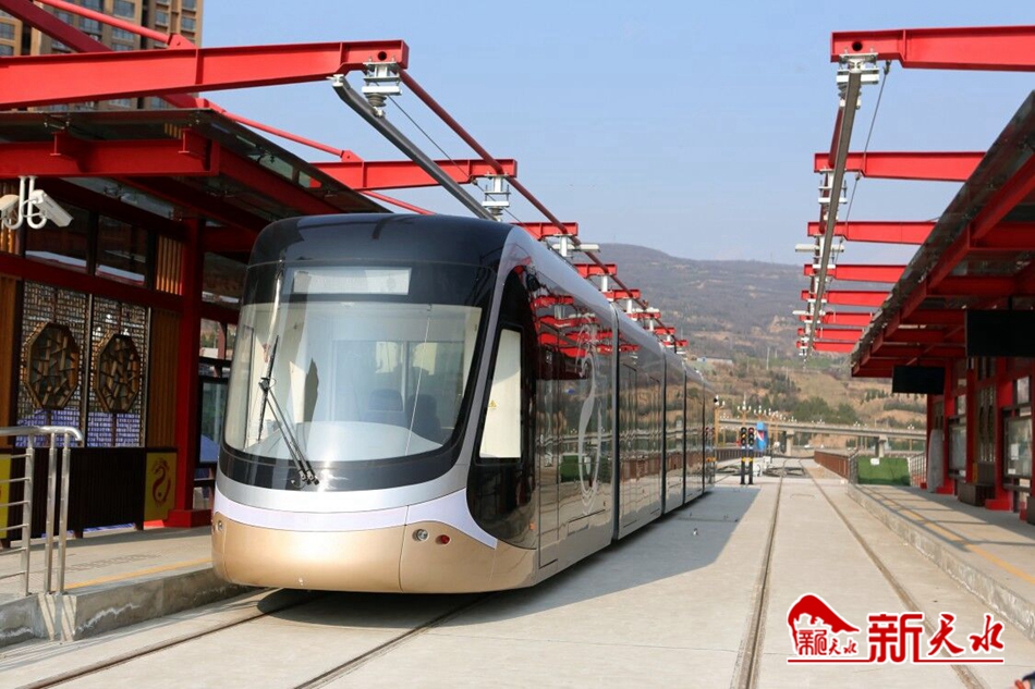 王銳調(diào)研有軌電車示范線一期工程、工業(yè)博物館等項(xiàng)目建設(shè)情況