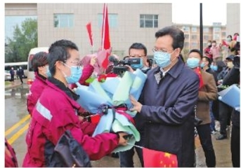 慶陽(yáng)市第二、三批支援湖北醫(yī)療隊(duì)12名隊(duì)員凱旋