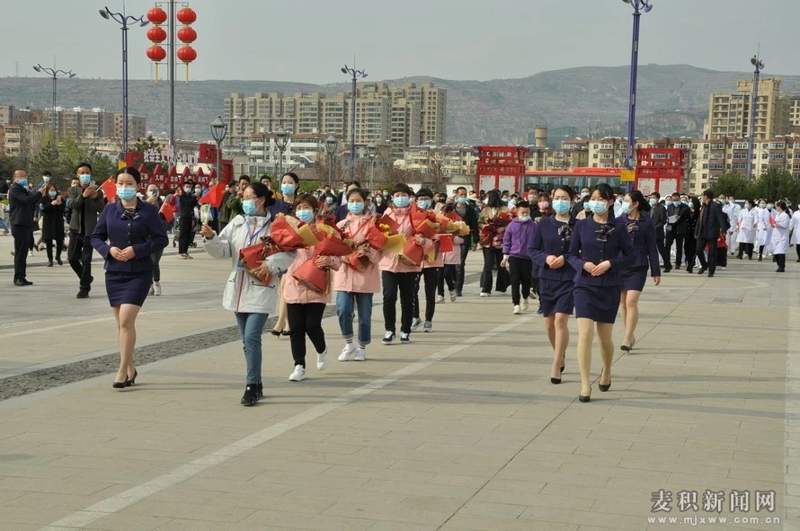 不辱使命 英雄凱旋！麥積區(qū)馳援武漢5名醫(yī)務(wù)人員回家了