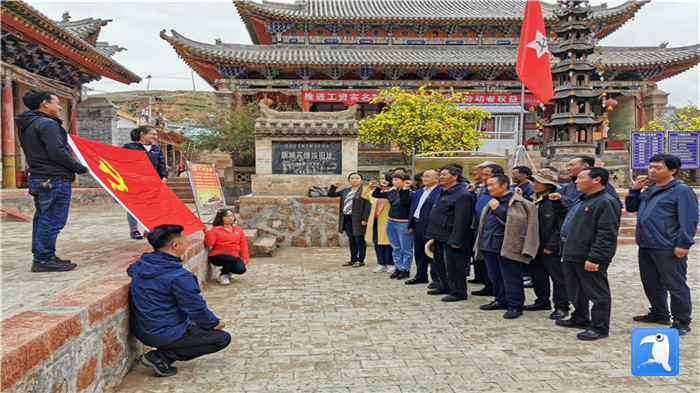“七一”前夕，甘南州紀委監(jiān)委機關第二黨支部組織支部黨員和幫扶村黨員赴臨潭縣新城鎮(zhèn)蘇維埃舊址紅色教育基地參觀學習活動。_副本.jpg