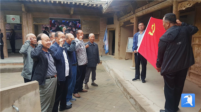 7月1日，臨夏州紀委監(jiān)委機關黨總支組織退休黨支部部分黨員前往東鄉(xiāng)縣布楞溝村史館，開展主題黨日活動。_副本.jpg