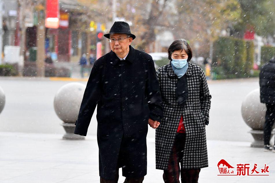 初雪來了！一起在天水街頭，共赴“白頭”！