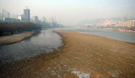 市民：黃河水位大降會(huì)不會(huì)影響供水？ 水務(wù)部門：枯水期流量偏小屬于正?，F(xiàn)象