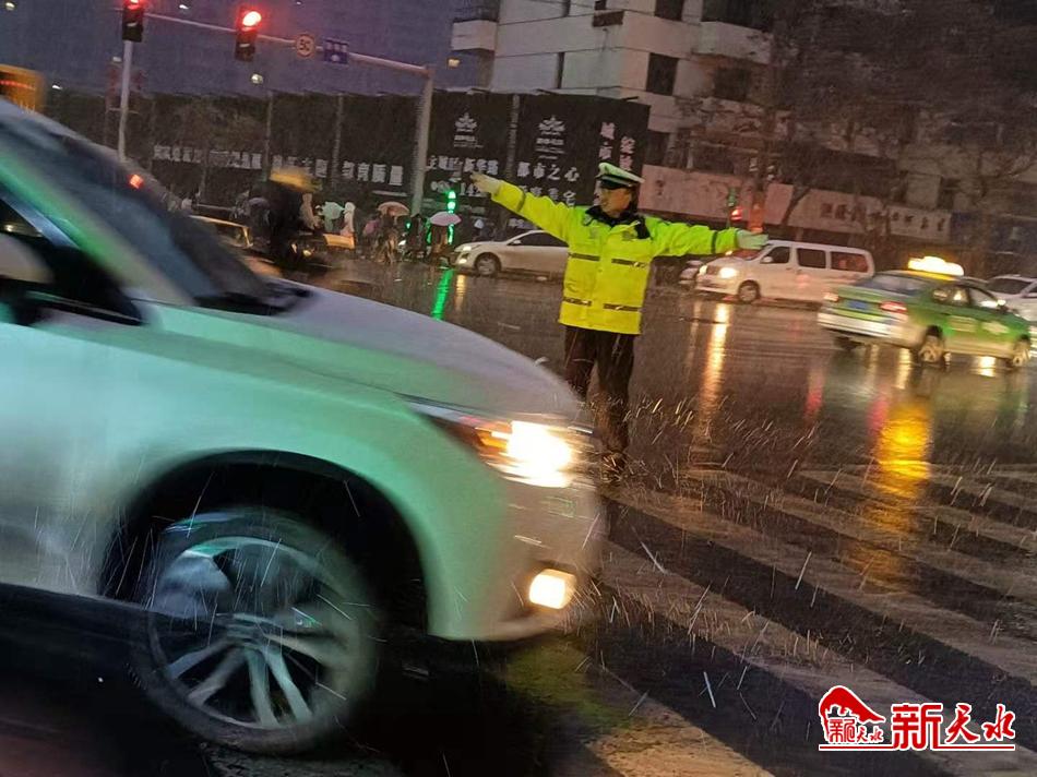 風(fēng)雪襲來，天水最美“警色”在路上！