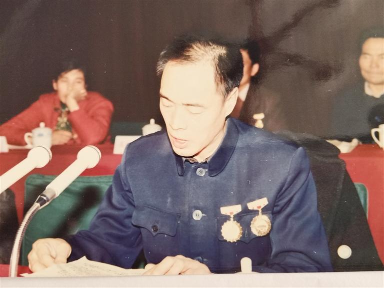 尋訪百名先鋒黨員  他用13年的時間完成28年的工作量——記“刀具大王”、全國勞模、蘭州通用機(jī)器廠工人技師蘆聚才
