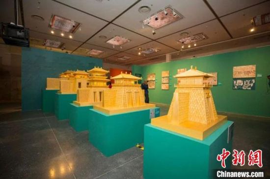 圖為呈現(xiàn)敦煌壁畫中的建筑和園林之美的復(fù)原模型。(資料圖) 敦煌研究院供圖