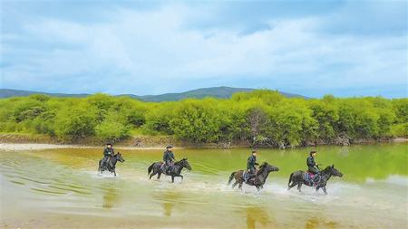 草原騎警，牧民心中的親人——記瑪曲縣公安局草原騎警大隊(duì)