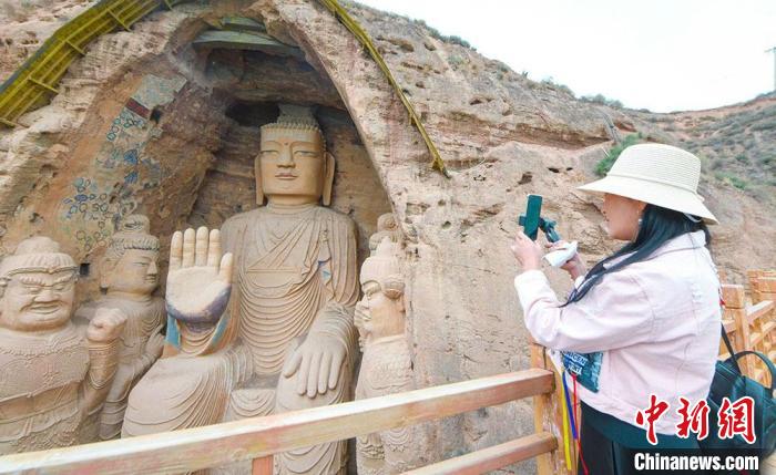 圖為位于甘肅省武威市境內(nèi)的天梯山石窟，其開鑿于東晉十六國時期的北涼。(資料圖) 崔琳 攝
