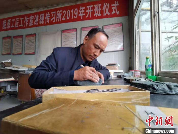 甘肅卓尼洮硯融合文化提升內涵：不只一硯一銘，還要一盒一拓