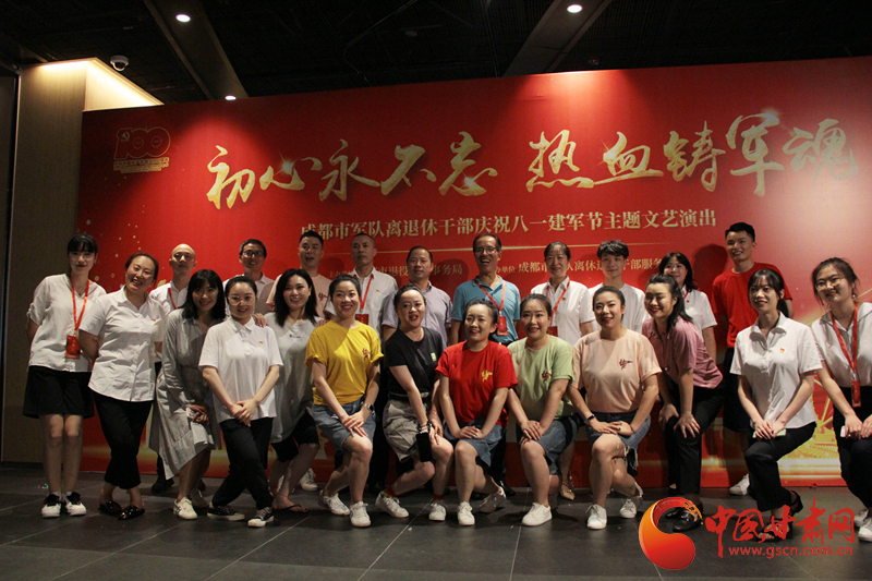 【蘭大新聞學(xué)子重走西北角】不變的軍旅情，不滅的舞臺(tái)夢——記原成都軍區(qū)政治部戰(zhàn)旗文工團(tuán)國家一級(jí)演員楊思遠(yuǎn)