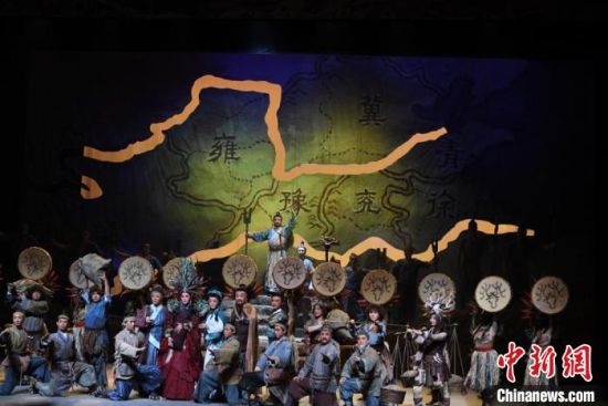 作為隴劇“梅花”，雷通霞在《大禹治水》中甘當(dāng)“綠葉”，該劇推出后，反響十分熱烈。(資料圖) 楊艷敏 攝