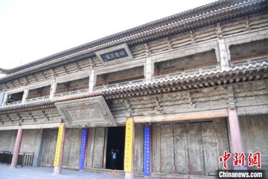 圖為張掖大佛寺建筑外圍?！钇G敏 攝