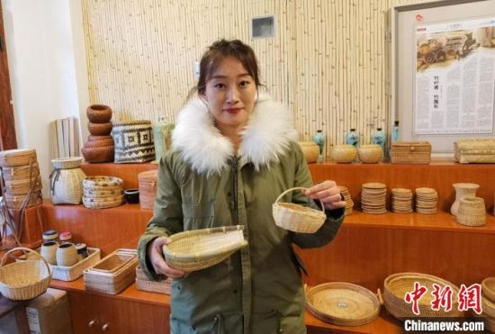 40多種精小玲瓏、純手工制作的新型盛食容器、居家工藝品等，每一件都令人愛不釋手?！●T志軍 攝