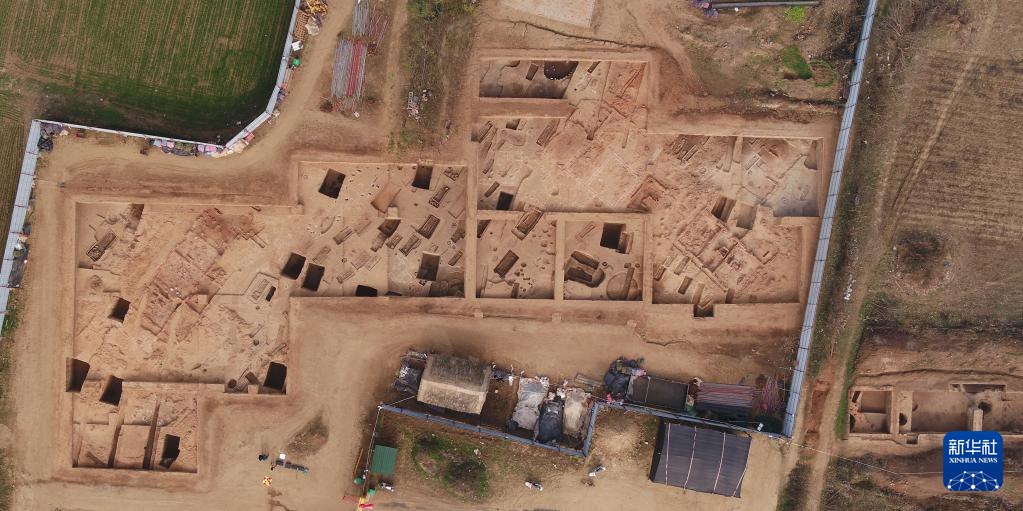 河南南陽市黃山新石器時(shí)代遺址山頂臺(tái)探方（資料圖）。