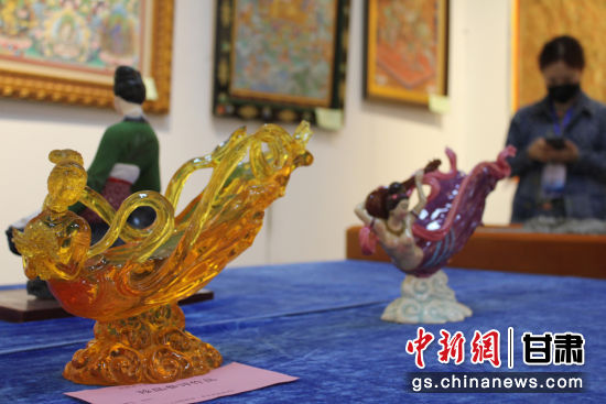 圖為敦煌飛天造型的作品。徐雪 攝