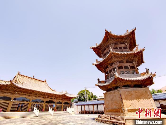 圖為阿河灘清真寺局部。　張?zhí)砀?攝