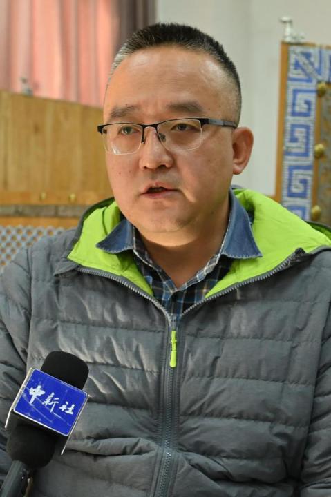 謝焱，甘肅省文物考古研究所副研究館員、考古研究二部主任、田野考古項(xiàng)目負(fù)責(zé)人。主持參與了張家川馬家塬戰(zhàn)國西戎墓地、臨潭磨溝齊家文化墓地等20多項(xiàng)考古調(diào)查、發(fā)掘工作，曾獲得中國國家文物局田野考古二、三等獎(jiǎng)，“十二五”文物保護(hù)科學(xué)和技術(shù)創(chuàng)新二等獎(jiǎng)等榮譽(yù)。