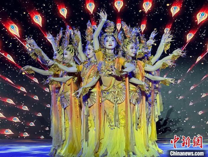圖為甘肅演藝集團(tuán)歌舞劇院表演的舞蹈《金光千佛》。(資料圖)戴文昌 攝