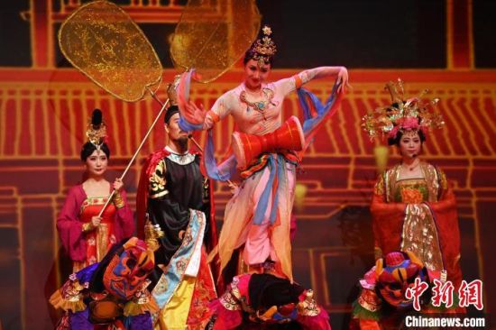 2023年第六屆敦煌文博會(huì)期間，系列演藝上演。(資料圖)李亞龍 攝