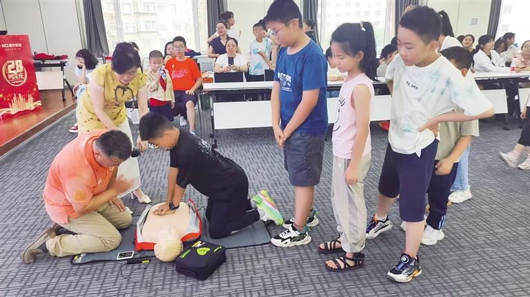 60余名青少年學(xué)急救